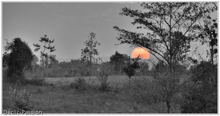 Coucher de soleil à l'approche de Mandalay, nous sommes toujours dans le train !