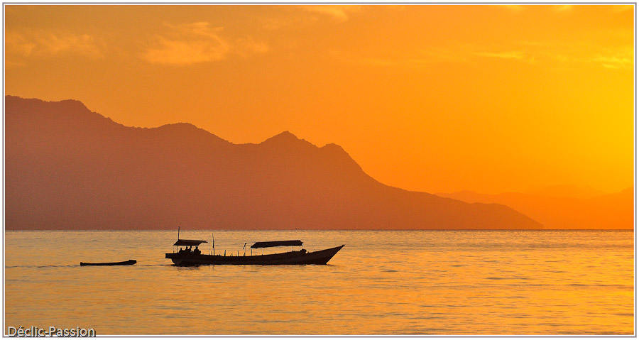 Lever de soleil au large de Flores 