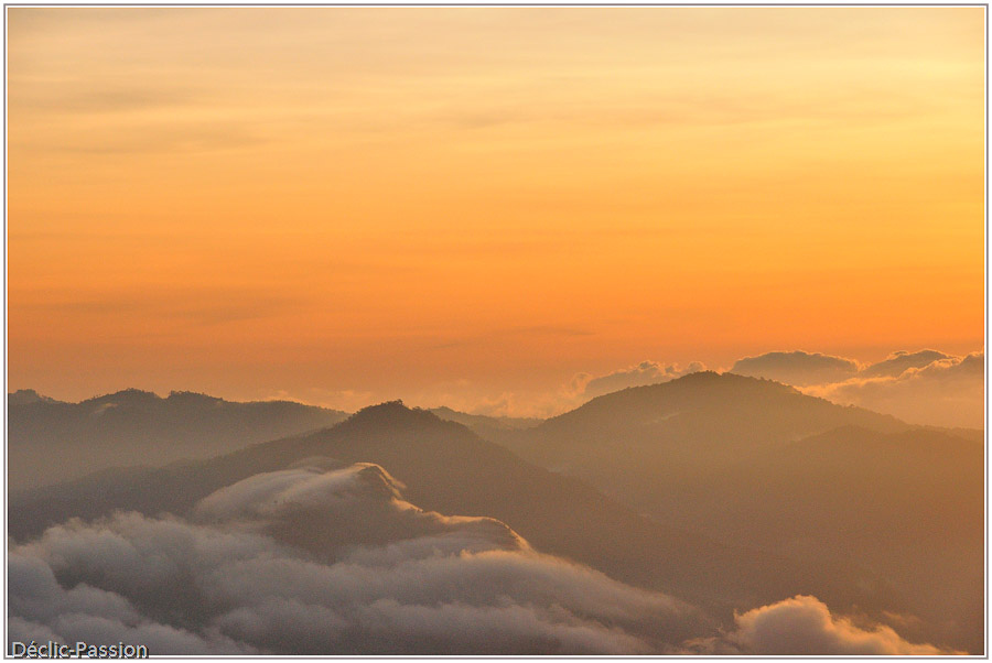 Lever de soleil depuis le sommet du Kalimutu