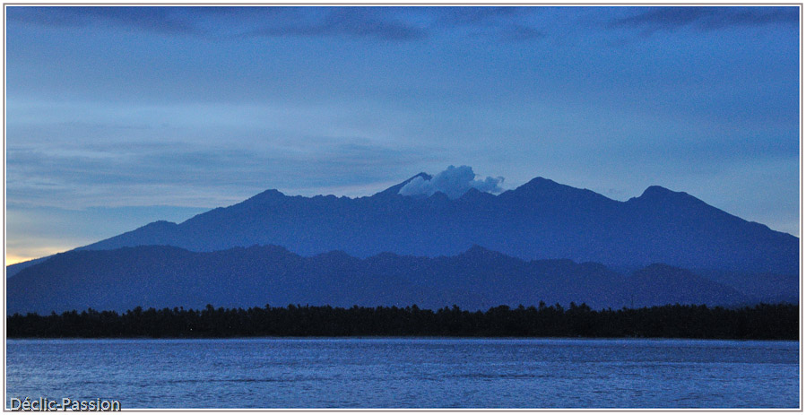 Lever de Soleil sur le Mt Regiani depuis Gili-Air