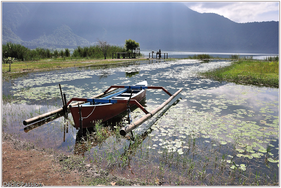 Lac près du temple Bratan